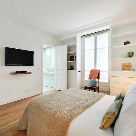 Apartment Marais 2b With Balcony By Melvane Luxury