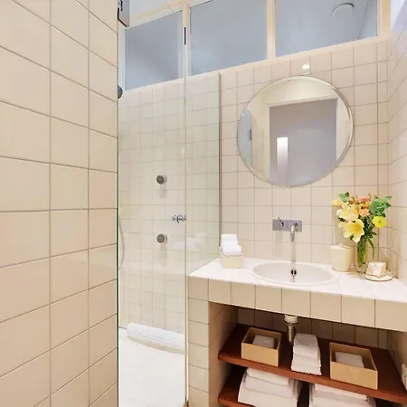 Marais 2b With Balcony By Melvane Luxury Apartment